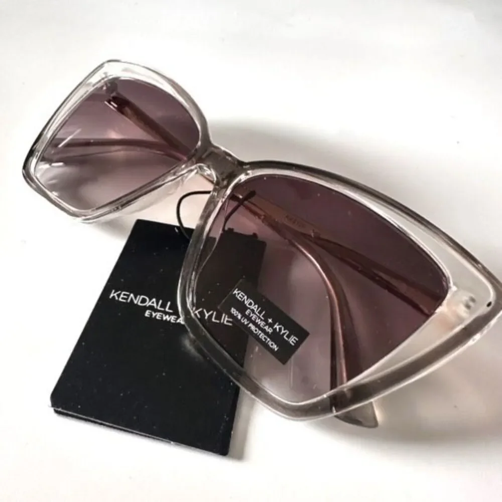 NWT Kendall+Kylie‎ Charlotte Womens Cat Eye Polarized Sunglasses Gray Crystal